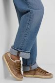 תמונת כל הלוק של נעלי סניקרס זמש